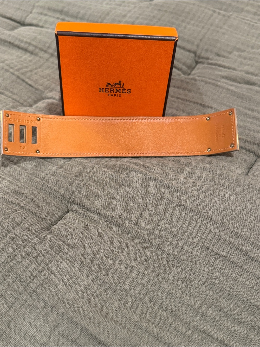 Hermès Kelly Dog bracelet cream leather Gold-Tone H Hardware - Picture 4 of 8